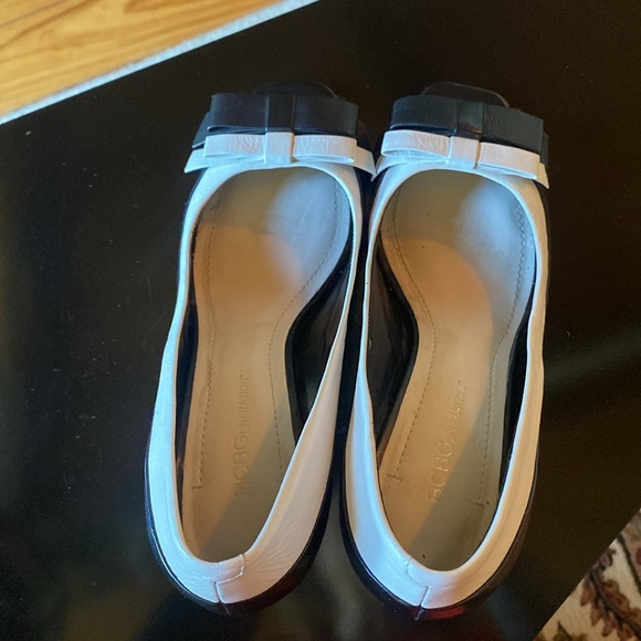 BCBGeneration black-and-white high heel open toe dress shoes - Picture 5 of 9